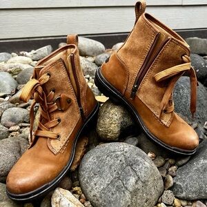 UGG suede and leather boots, cinnamon color with side zip.